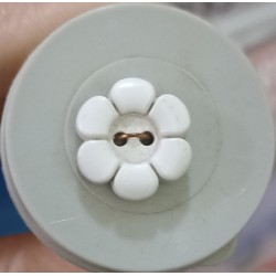 S 6 pettal flower - white