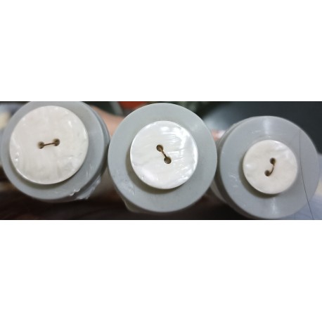 M shell look button - white